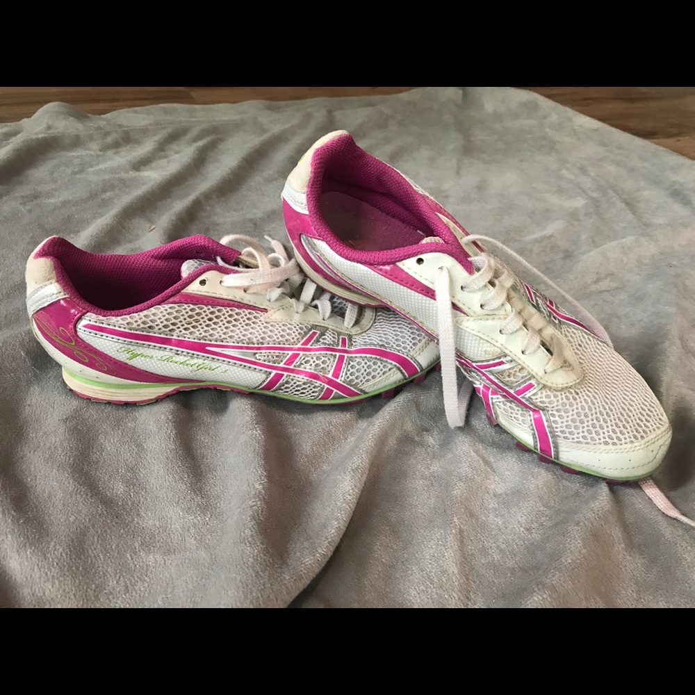 ASICS women’s cleats size 7